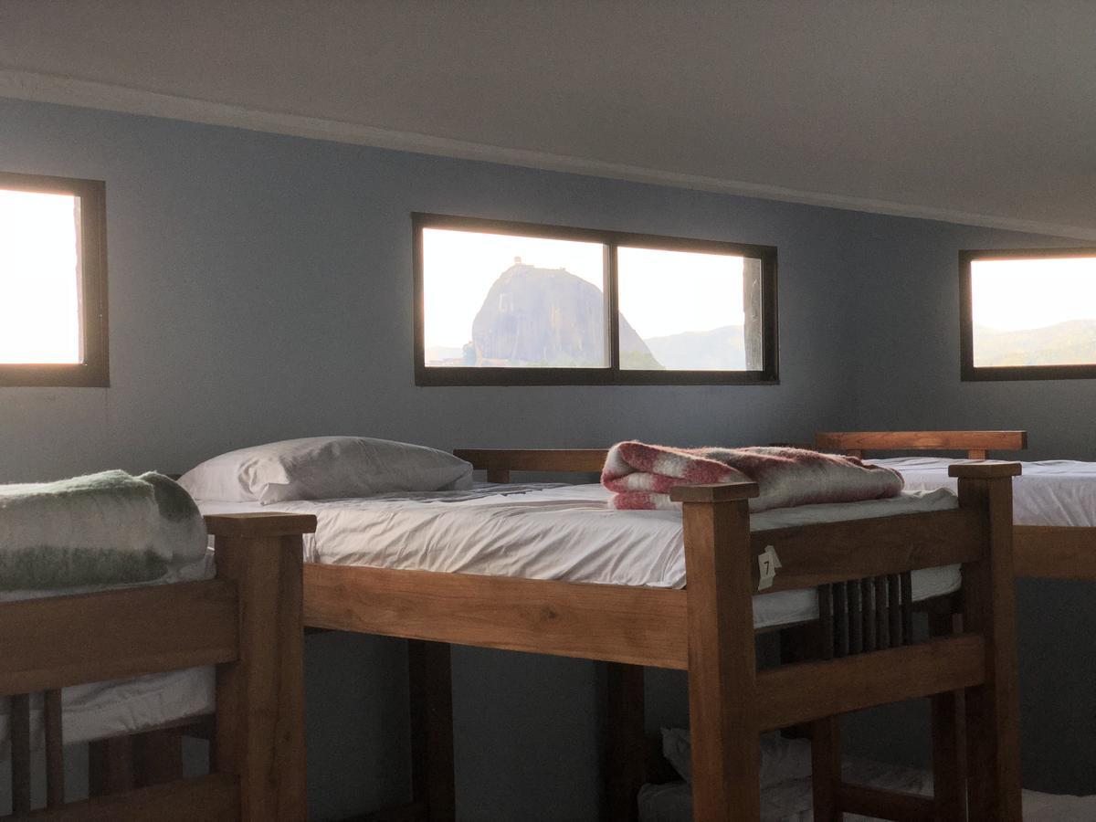 Happy Buddha Hostel & Lodge Guatapé Екстериор снимка