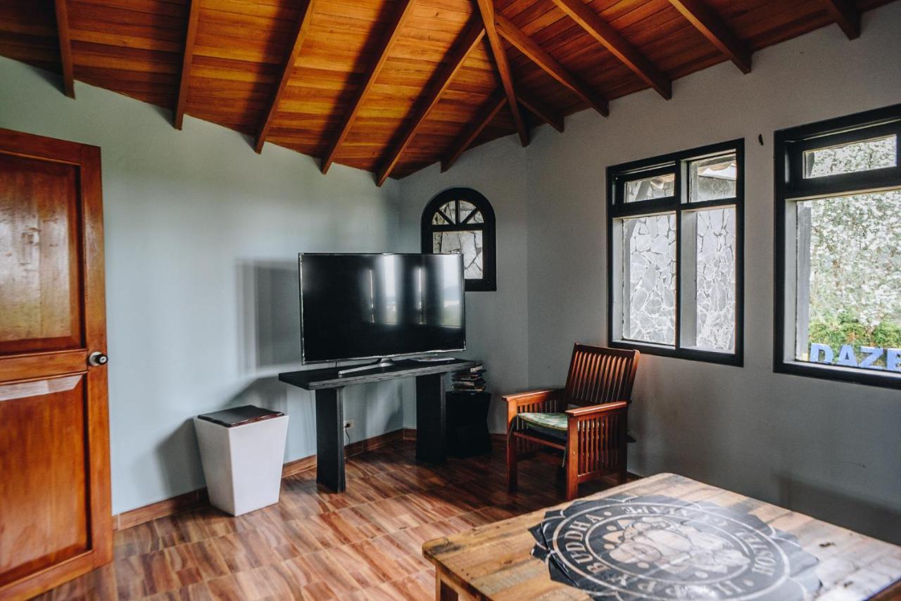 Happy Buddha Hostel & Lodge Guatapé Екстериор снимка