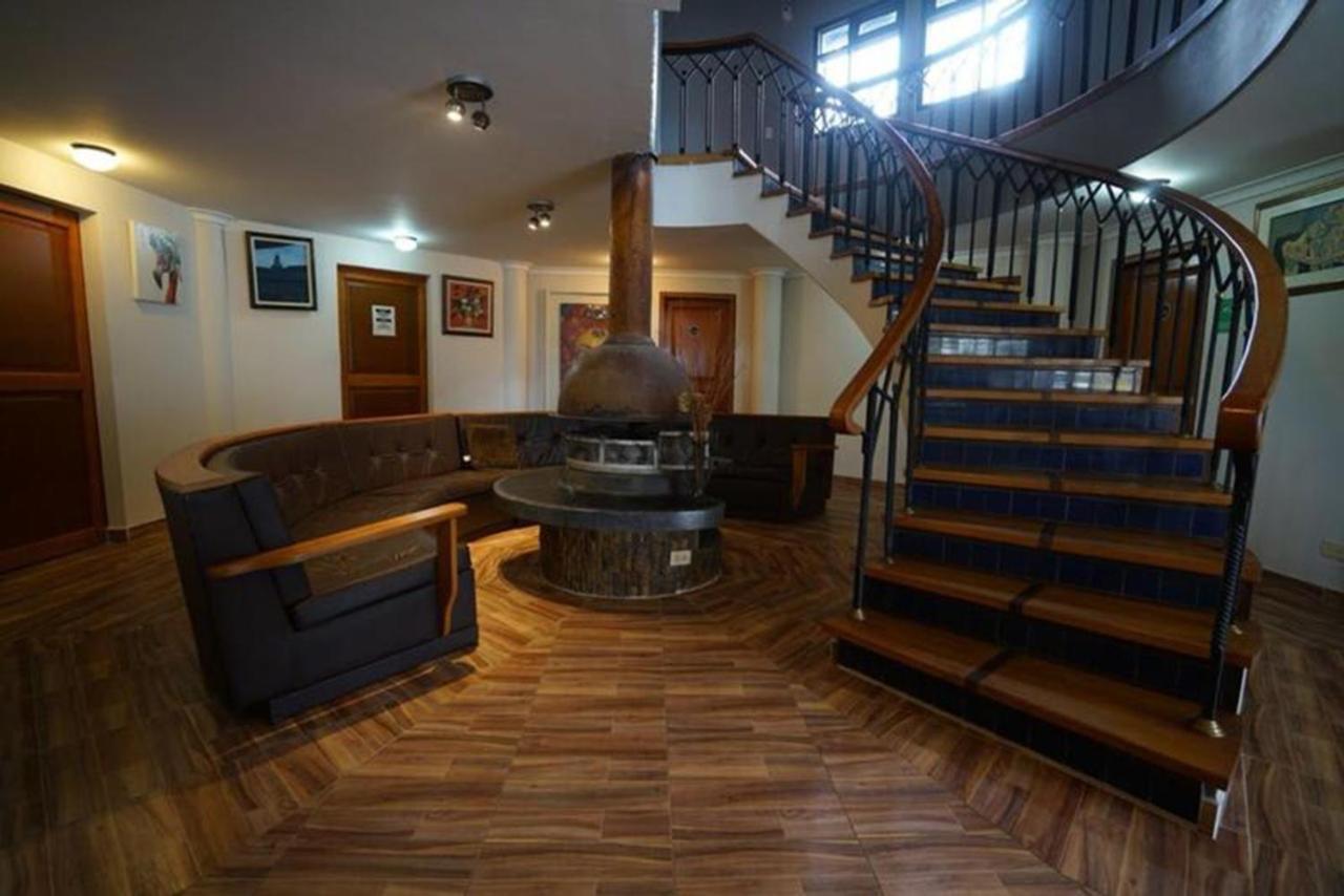 Happy Buddha Hostel & Lodge Guatapé Екстериор снимка