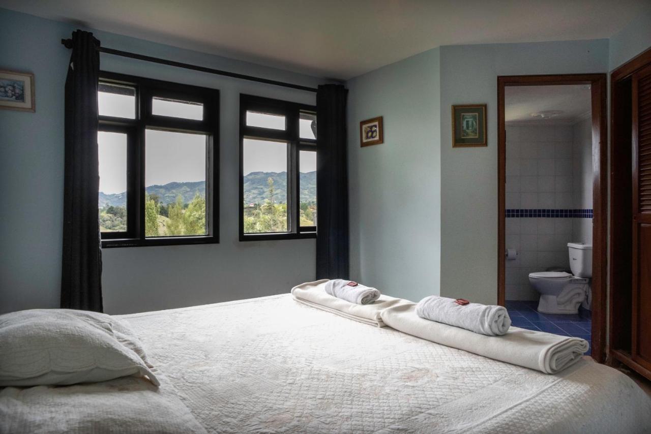 Happy Buddha Hostel & Lodge Guatapé Екстериор снимка