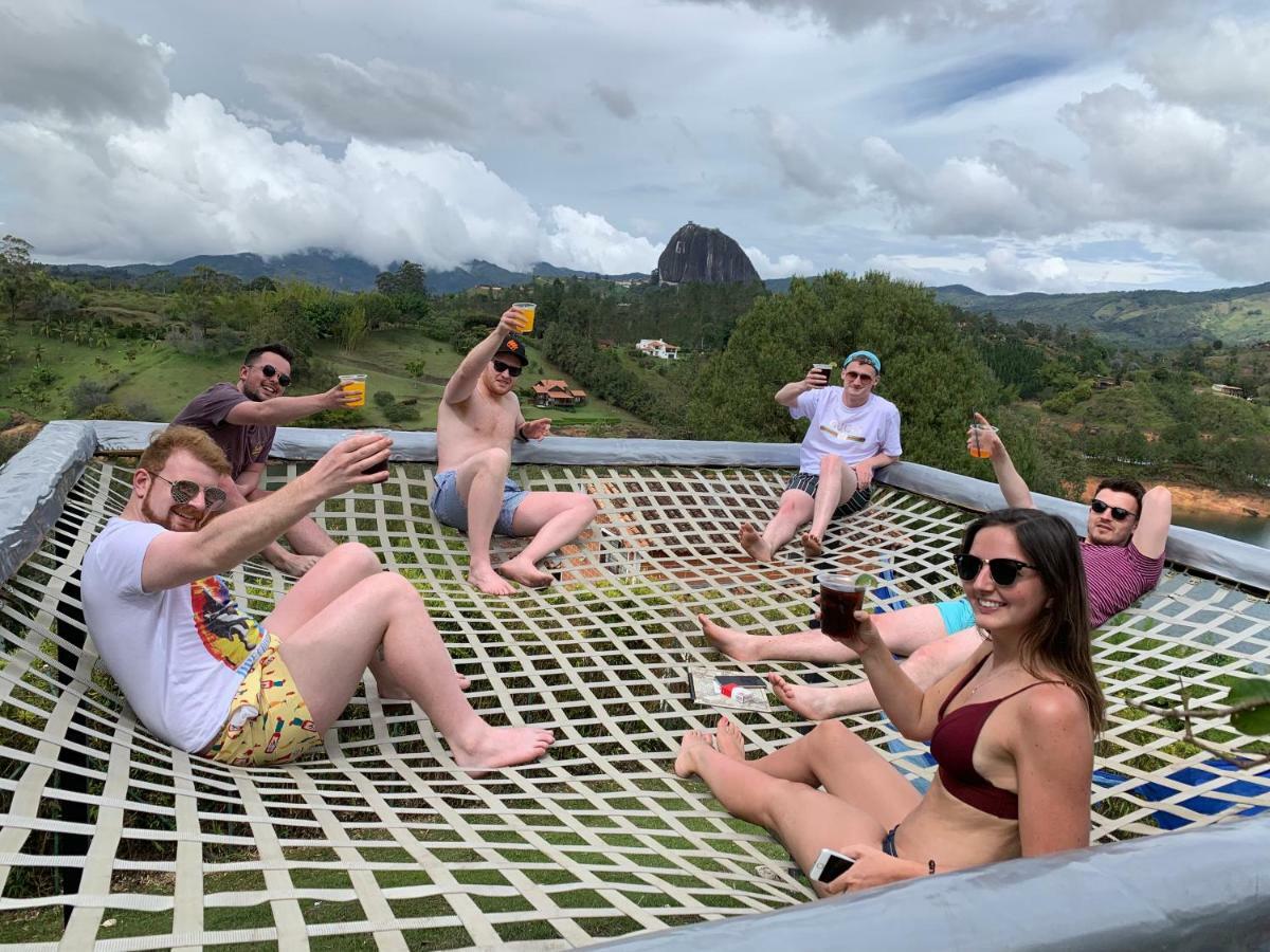 Happy Buddha Hostel & Lodge Guatapé Екстериор снимка
