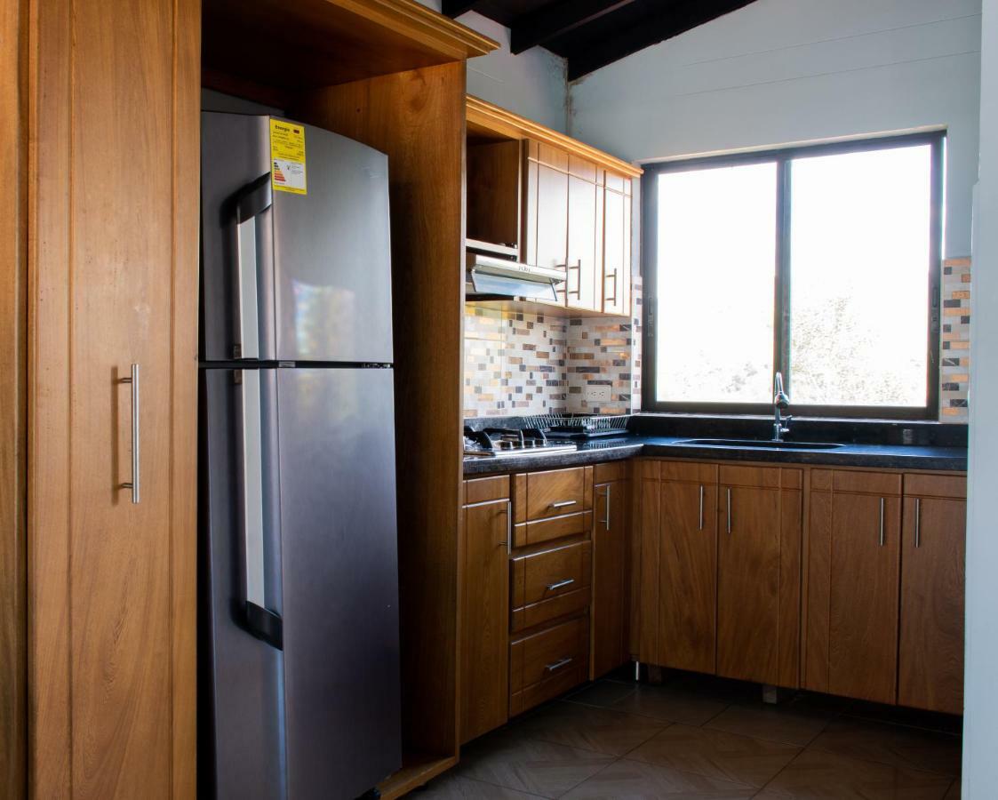 Happy Buddha Hostel & Lodge Guatapé Екстериор снимка