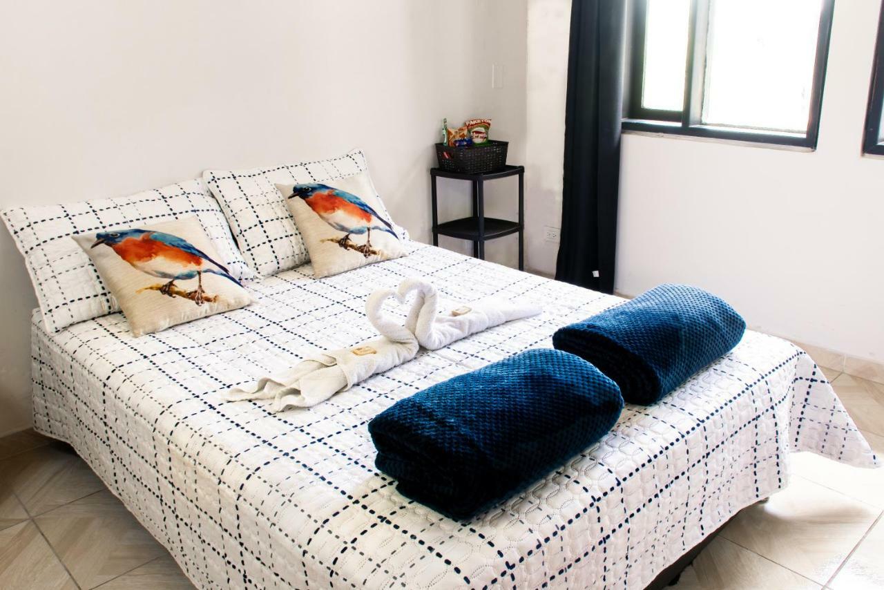 Happy Buddha Hostel & Lodge Guatapé Екстериор снимка