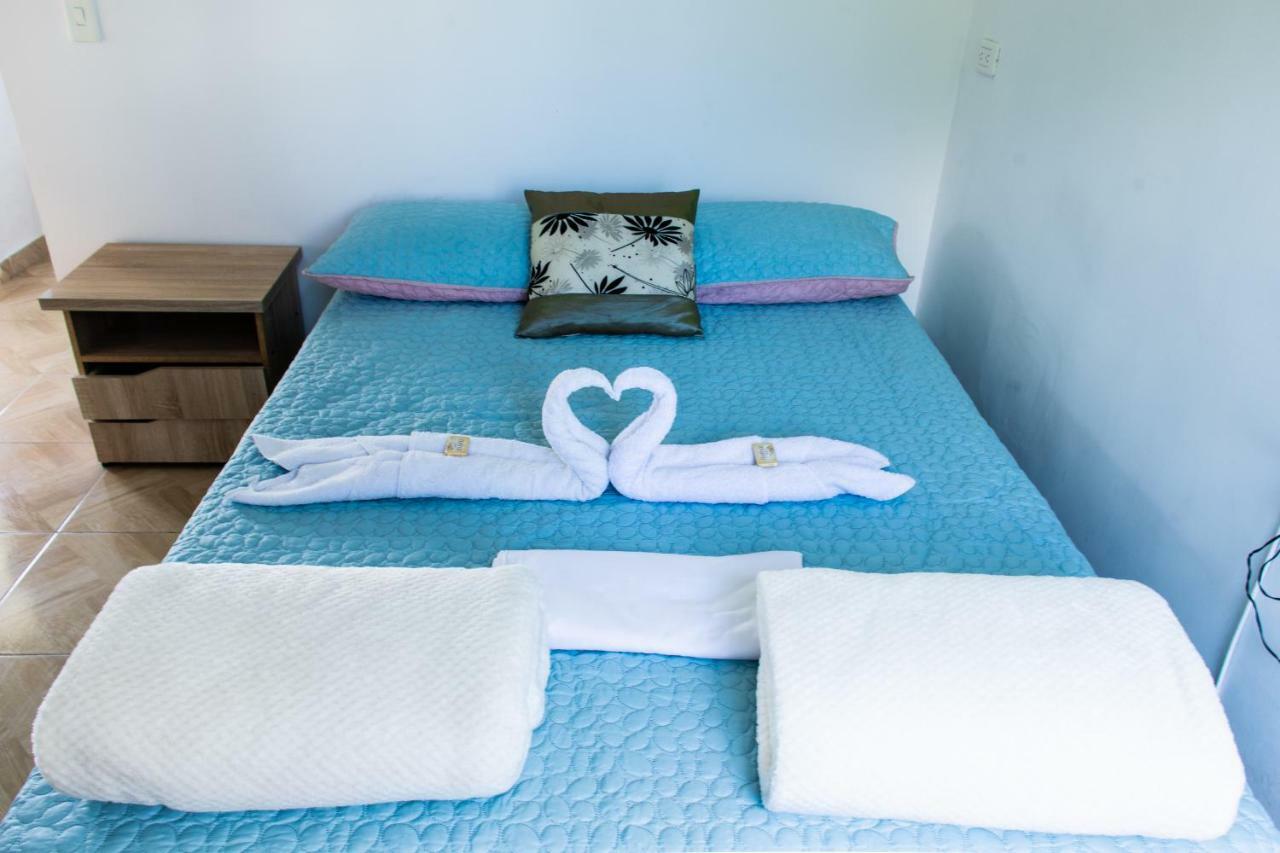 Happy Buddha Hostel & Lodge Guatapé Екстериор снимка