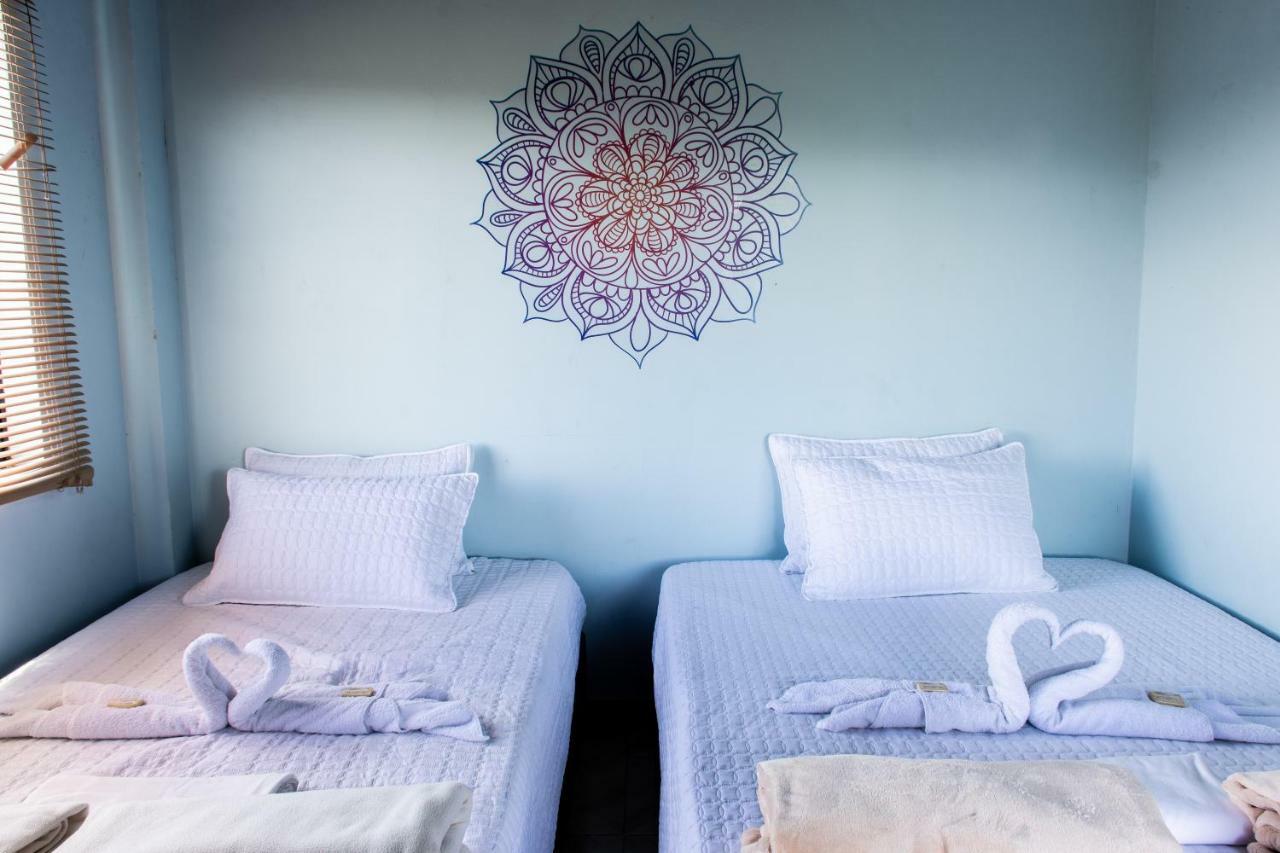 Happy Buddha Hostel & Lodge Guatapé Екстериор снимка
